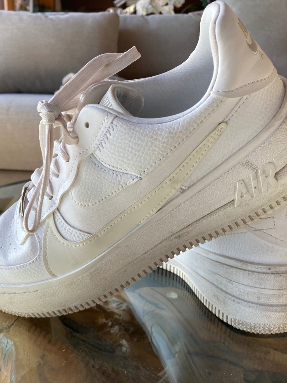 Nike AIR Sneakers, White, Leather, Size 8, 1-1/2 - 2" Platform
